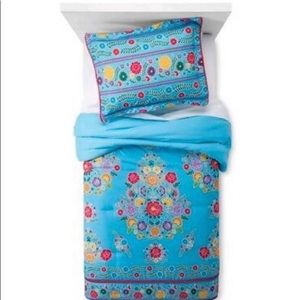 Full Size Pillowfort Fiesta Bedding